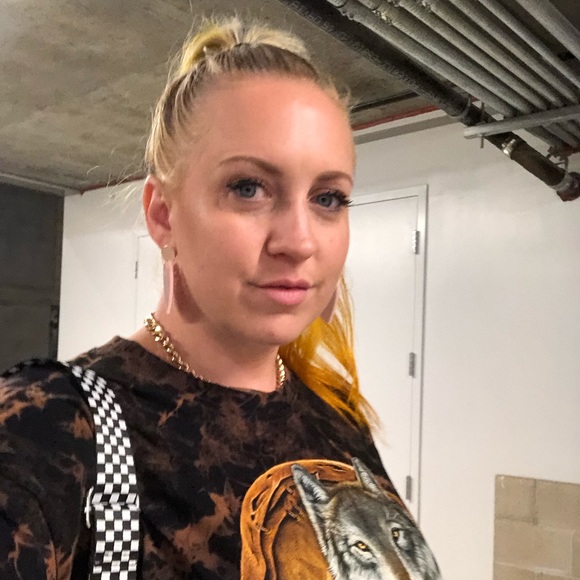 Meet your Posher, Julia - Picture 3 of 5